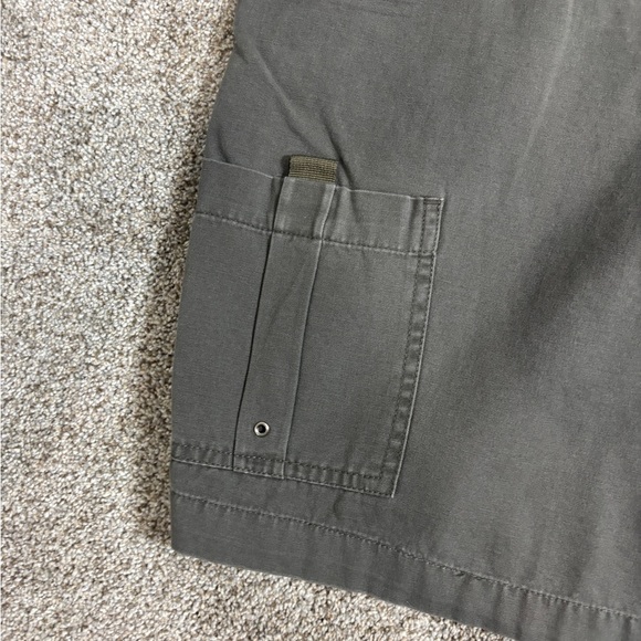 NWT Alpine Design Outdoor Hiking Cargo Shorts Green/Grey‎ Size 38 - Picture 3 of 7